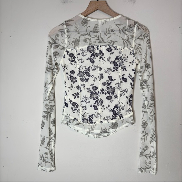 Free People White Blue Gray Floral Bettys Garden Sheer Long-Sleeve Top Sz S NWT - Picture 11 of 14
